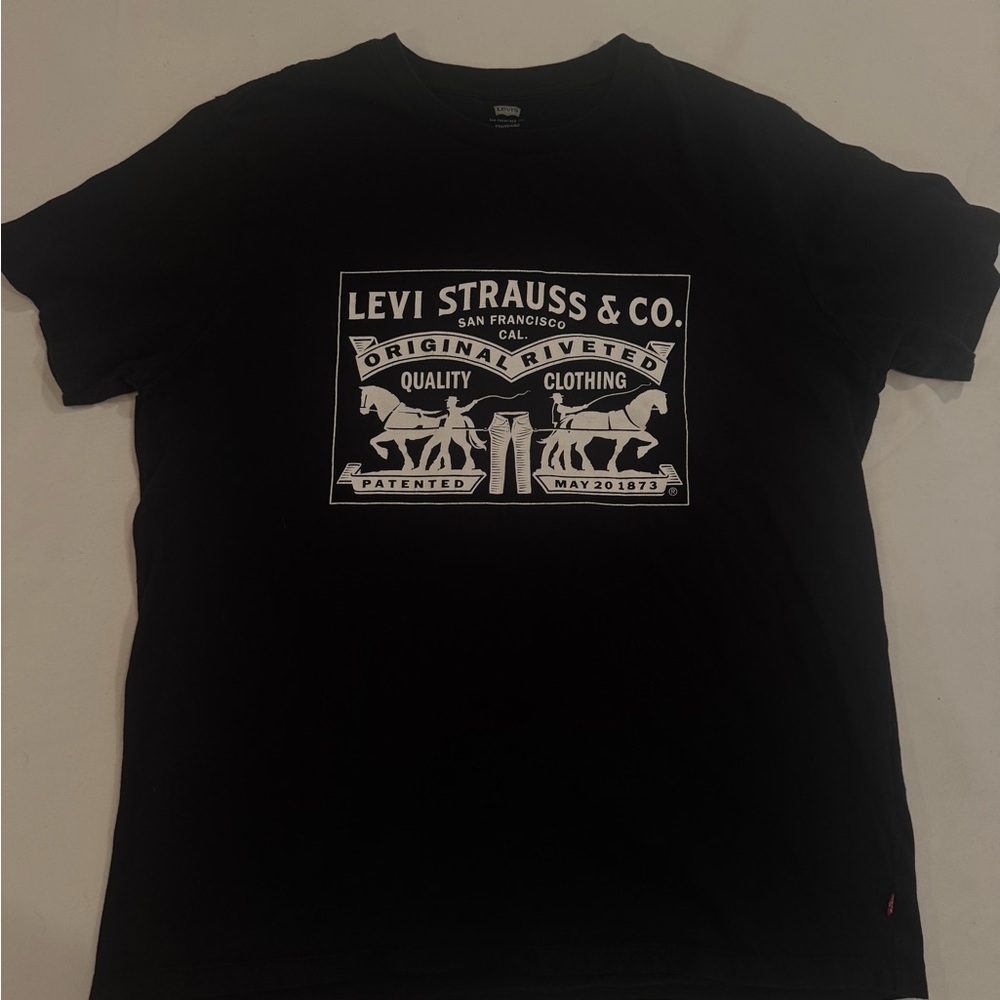 Levi's Classic Unisex Black Short-Sleeve Tee with White Logo Plaque 100% Cotton